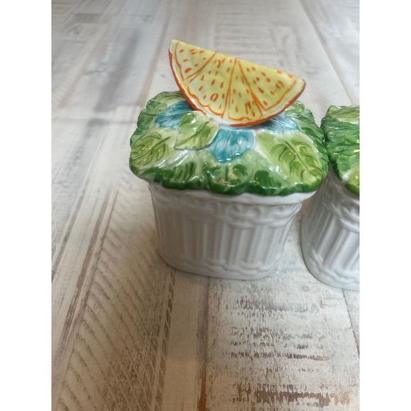 Set of 3 vintage Italian Ceramic jars w Fruit flower and insect decorative lids - Picture 8 of 10